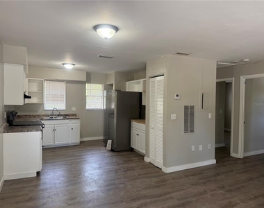 927 33rd Avenue W - Photo Thumbnail 1
