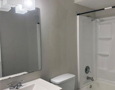 927 33rd Avenue W - Photo Thumbnail 12