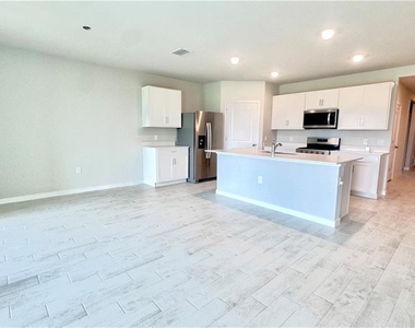 17710 Shade Tree Loop - Photo Thumbnail 5