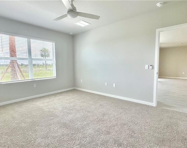 17710 Shade Tree Loop - Photo Thumbnail 10