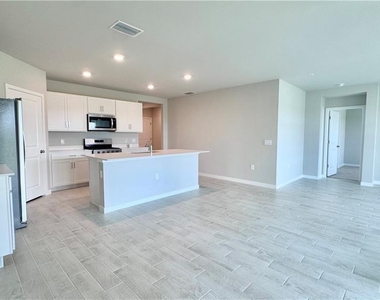 17710 Shade Tree Loop - Photo Thumbnail 7