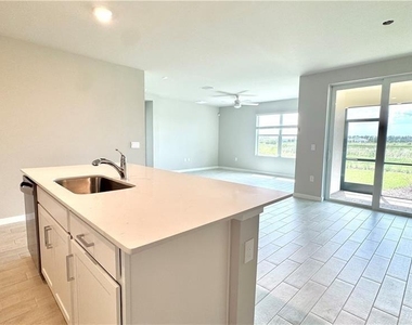 17710 Shade Tree Loop - Photo Thumbnail 3
