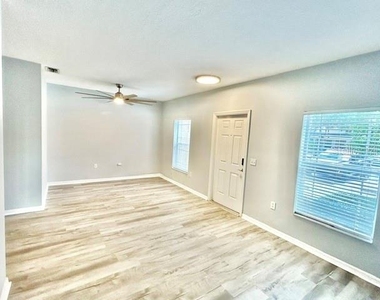 6218 Flagfish Court - Photo Thumbnail 4