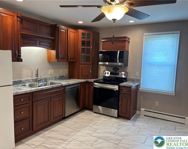 4414 Main Street - Photo Thumbnail 7