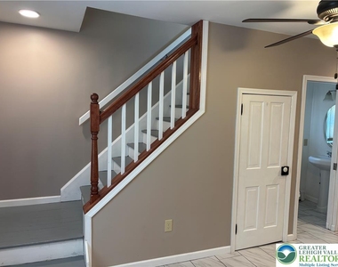 4414 Main Street - Photo Thumbnail 9