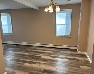 4414 Main Street - Photo Thumbnail 15