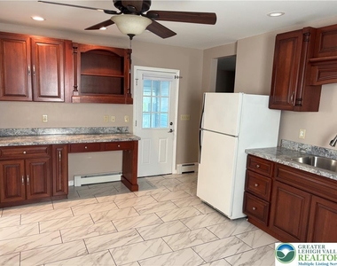4414 Main Street - Photo Thumbnail 3
