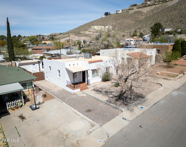 1211 Mesita Drive - Photo Thumbnail 7