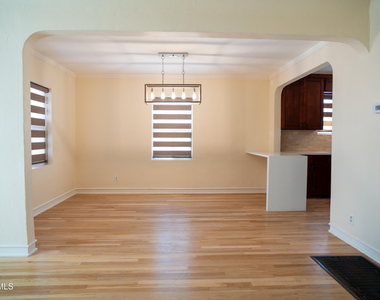 1211 Mesita Drive - Photo Thumbnail 19