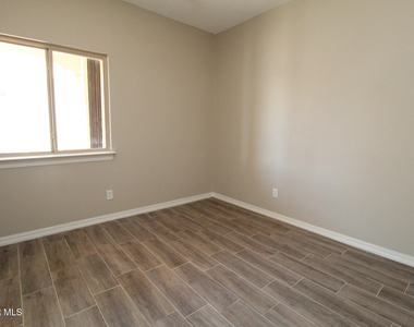 2216 Amber Point Place - Photo Thumbnail 10