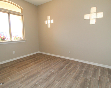 2216 Amber Point Place - Photo Thumbnail 9