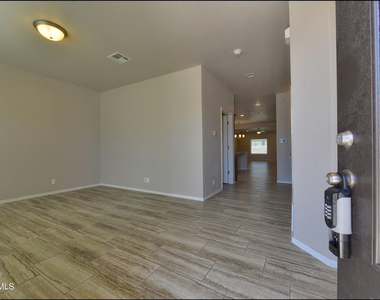 221 Jennice Circle - Photo Thumbnail 6