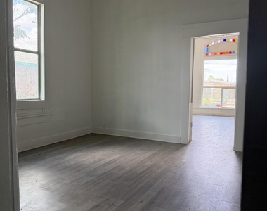 1025 Magoffin Avenue - Photo Thumbnail 2