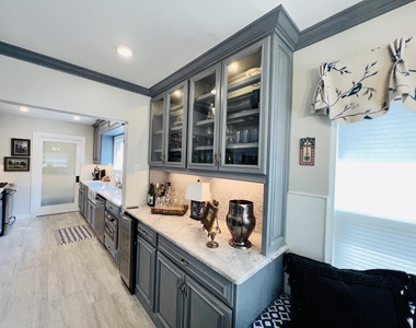 1005 E Baltimore Drive - Photo Thumbnail 11