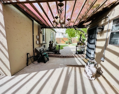 1005 E Baltimore Drive - Photo Thumbnail 27