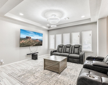 13610 Keighly Street - Photo Thumbnail 7