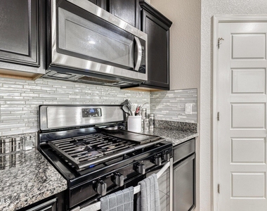 13610 Keighly Street - Photo Thumbnail 3