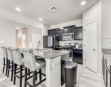 13610 Keighly Street - Photo Thumbnail 5