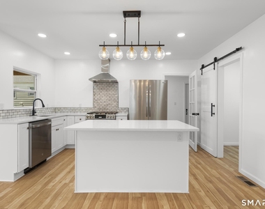 810 Brewster Street - Photo Thumbnail 9