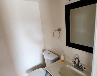 765 Colchester Drive - Photo Thumbnail 9