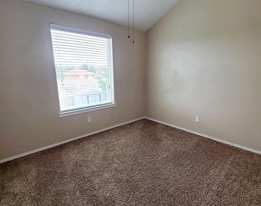 765 Colchester Drive - Photo Thumbnail 15