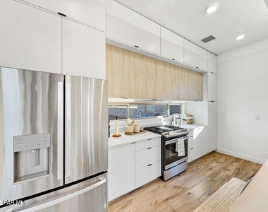 5636 River Run Street - Photo Thumbnail 10