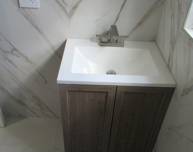 625 Clark Street - Photo Thumbnail 16