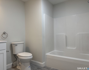 1085 Whalley Avenue - Photo Thumbnail 9