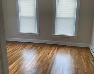 211 Thames Street - Photo Thumbnail 4