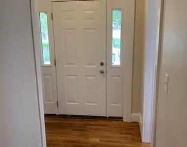 211 Thames Street - Photo Thumbnail 5