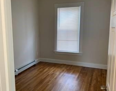 211 Thames Street - Photo Thumbnail 6