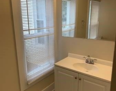 211 Thames Street - Photo Thumbnail 8