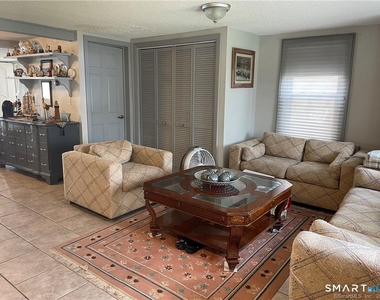 39 Pepperidge Avenue - Photo Thumbnail 3