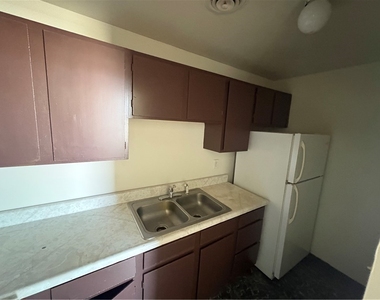 570 Miller Ave - Photo Thumbnail 1