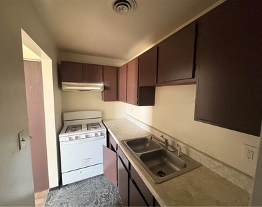 570 Miller Ave - Photo Thumbnail 3