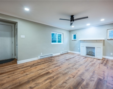 335 Lafayette Ave - Photo Thumbnail 6