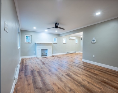 335 Lafayette Ave - Photo Thumbnail 8