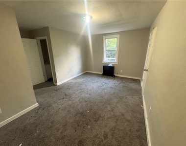 726 Large Ave - Photo Thumbnail 1