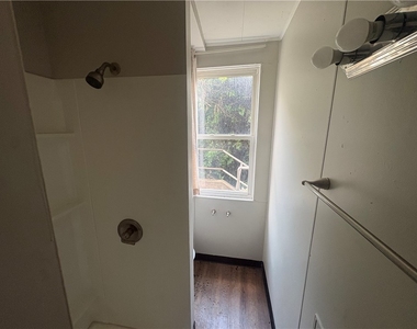 726 Large Ave - Photo Thumbnail 2