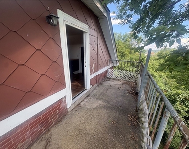 726 Large Ave - Photo Thumbnail 6