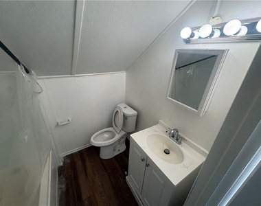 726 Large Ave - Photo Thumbnail 2