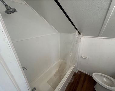 726 Large Ave - Photo Thumbnail 3
