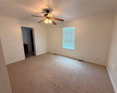 3202 46th St - Photo Thumbnail 3