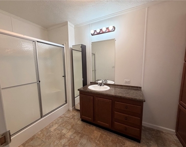 3202 46th St - Photo Thumbnail 4