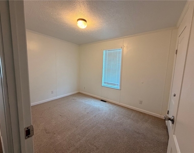 3202 46th St - Photo Thumbnail 6