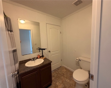 3202 46th St - Photo Thumbnail 7