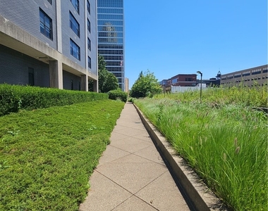 112 Washington Pl - Photo Thumbnail 15