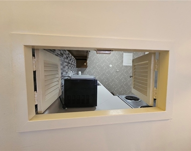 112 Washington Pl - Photo Thumbnail 6