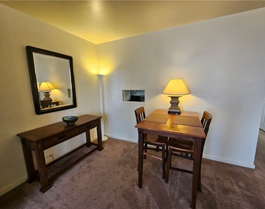 112 Washington Pl - Photo Thumbnail 5