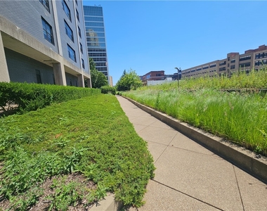 112 Washington Pl - Photo Thumbnail 10